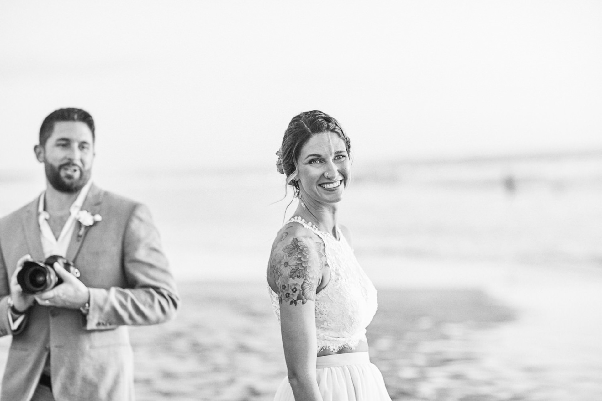 A More Personalized Approach to Costa Rica Elopement Packages
Some photographers offer elopement experiences that go beyond simply documenting the ceremony. Instead, they help couples shape the entire day around locations, timing, and the feeling they want to create.
This can include helping choose the right region of Costa Rica, recommending trusted vendors, navigating permits for waterfalls or parks, and building a timeline that works with the best light and weather conditions.
For couples planning from abroad, this local insight can make the entire process feel far simpler and more relaxed.